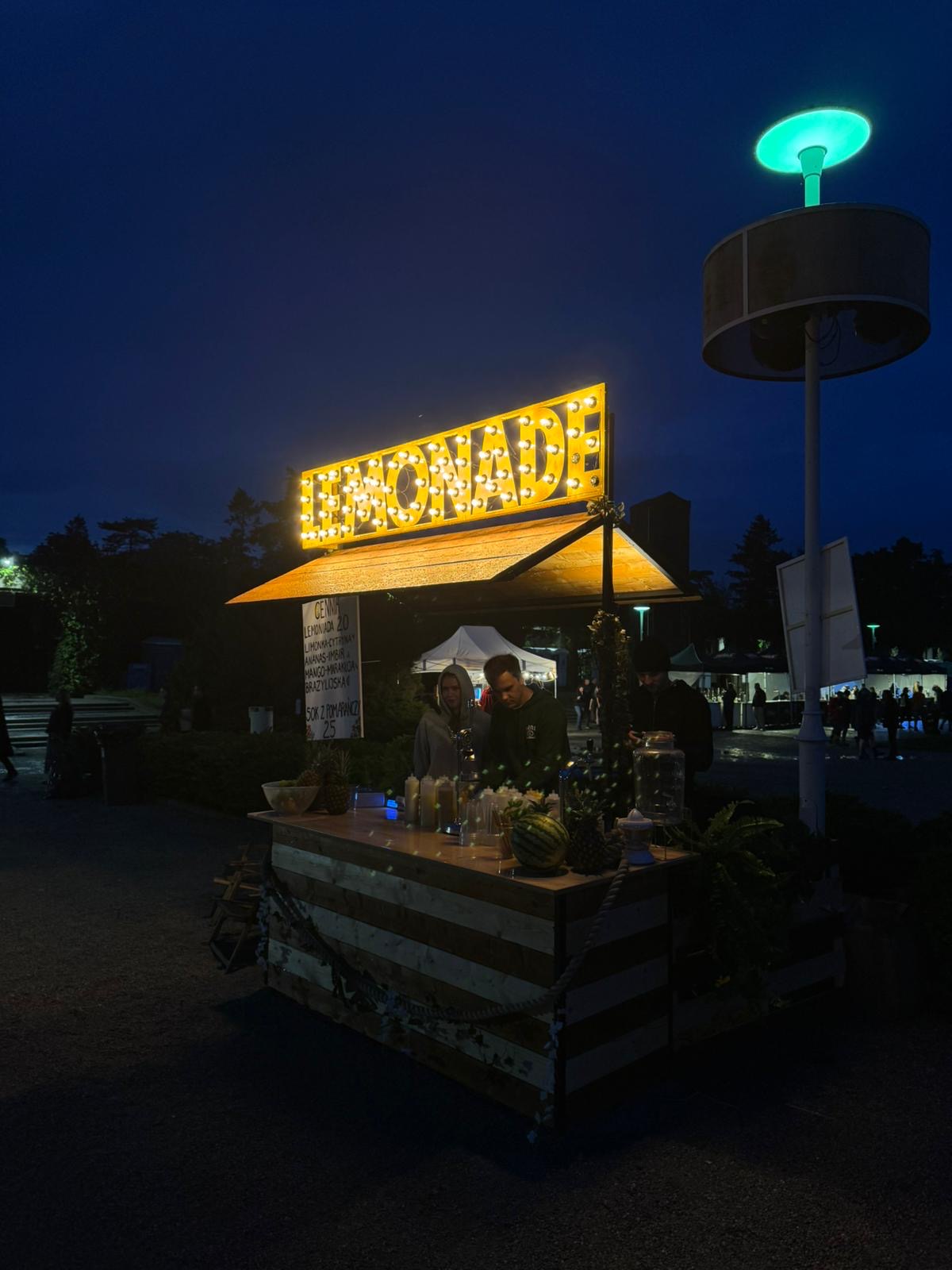 Limonana stand dark